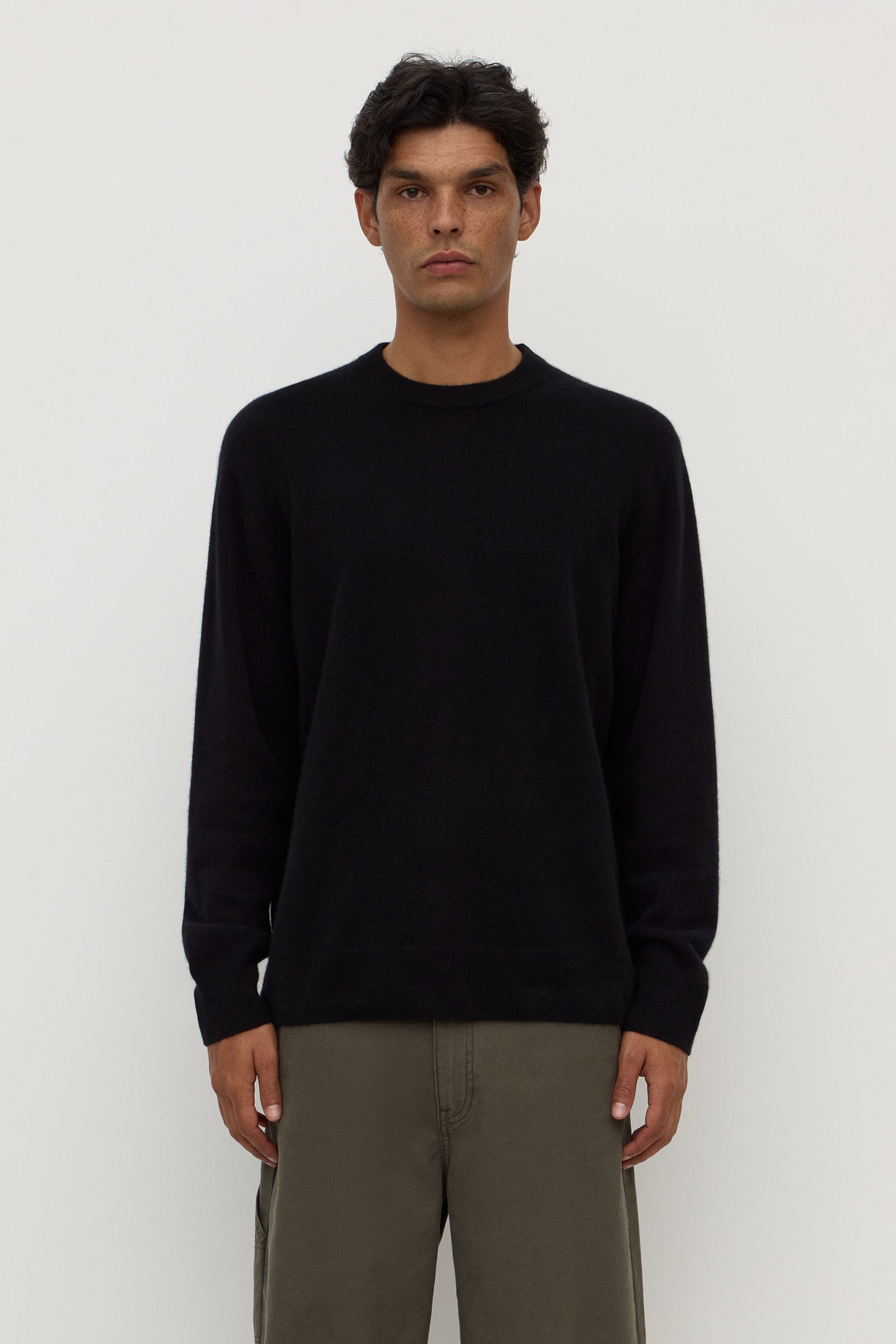 Classic Fit Black Cashmere Crew Neck