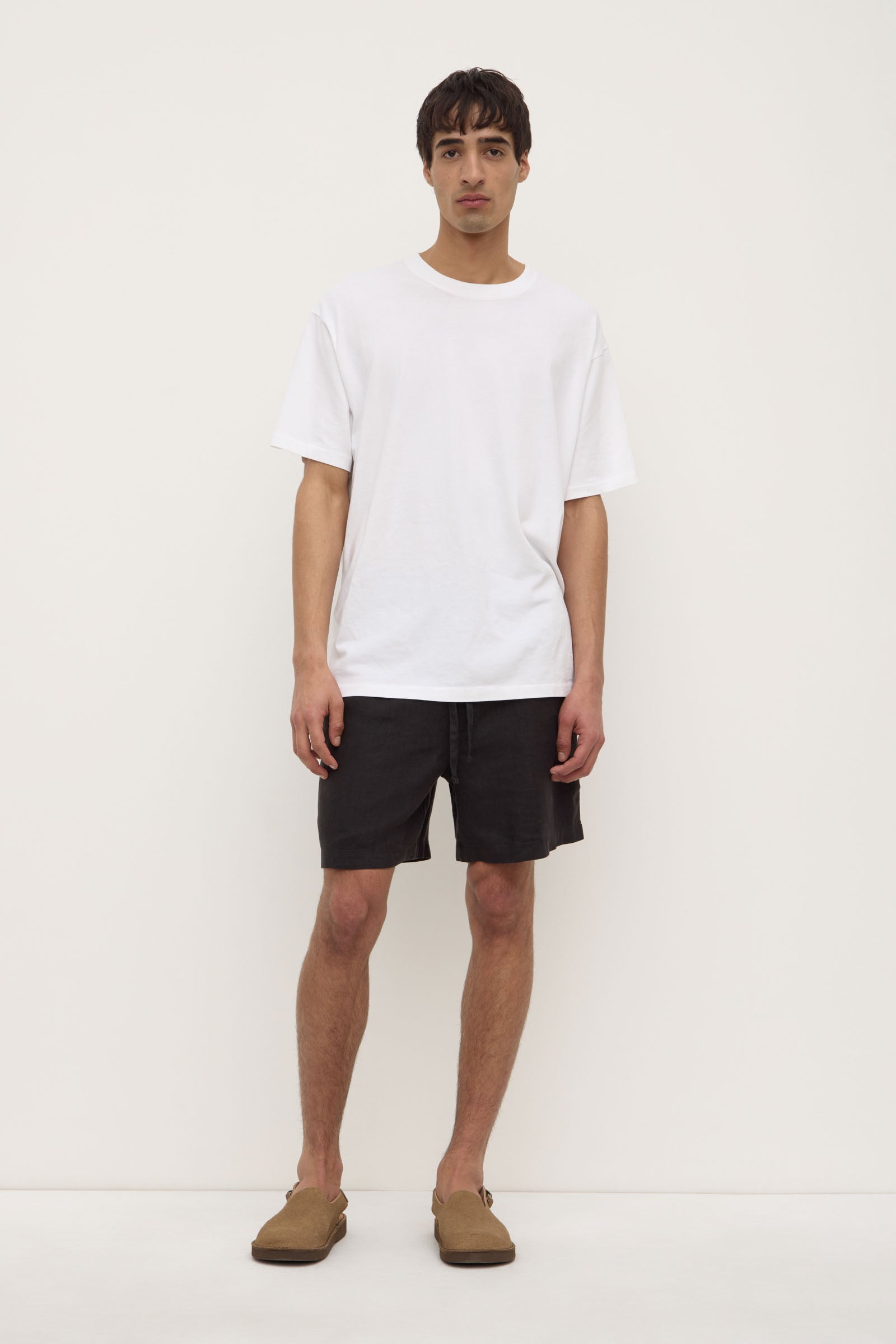 Relaxed Fit Black Linen Short